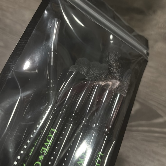 LOVE+CRAFT+BEAUTY 7 Piece Brush Set - Picture 2 of 4